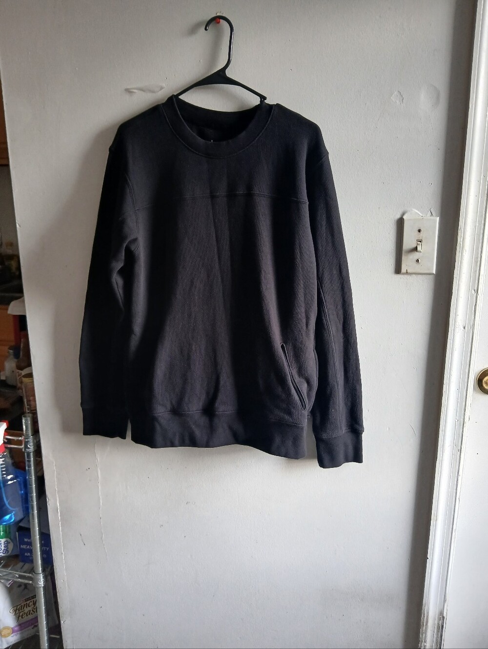 ALO Yoga Men's Black Crewneck Pullover